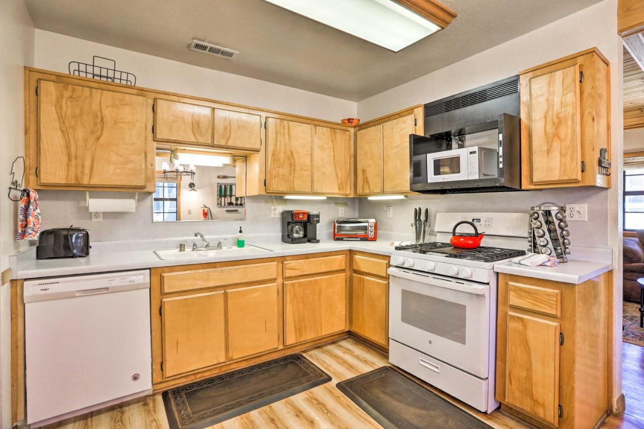Big Bear Cabin With Deck And Hot Tub, Near Resorts! Big Bear Lake Eksteriør billede